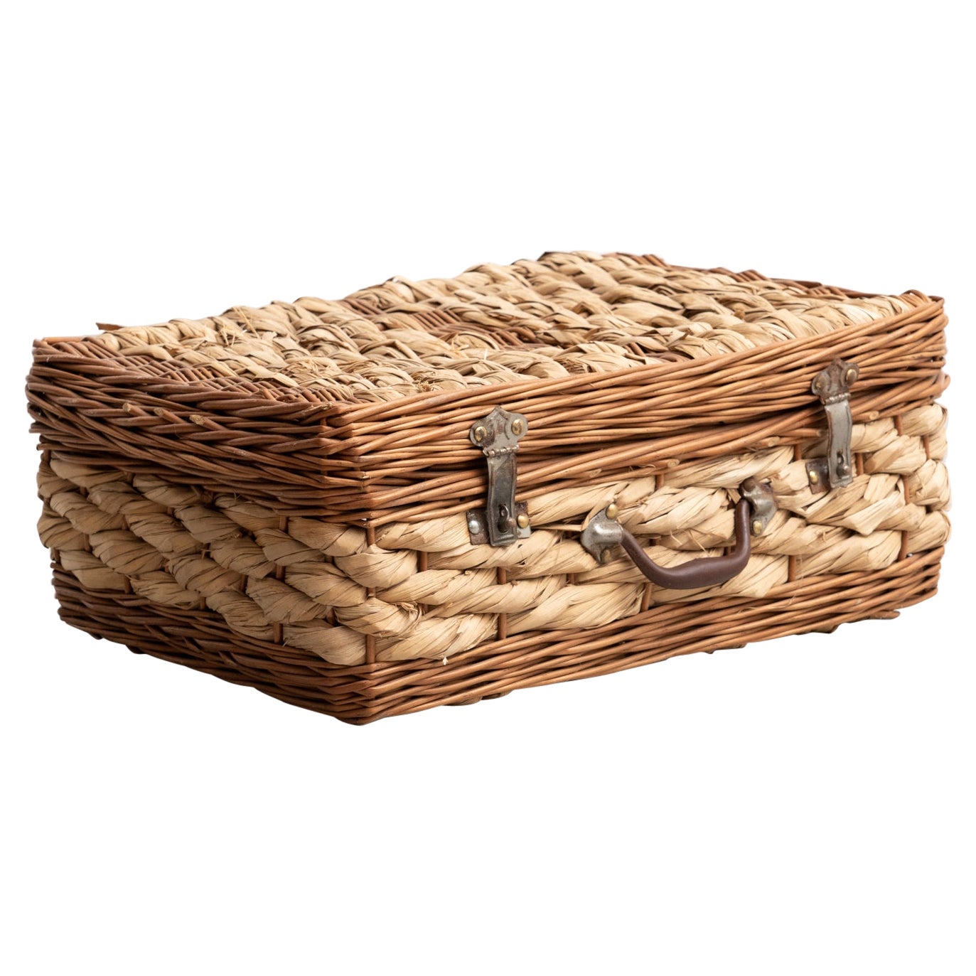 Wicker Vintage Case, circa 1940 For Sale