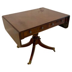 Ancienne table de canapé de style Régence en acajou autoportante de qualité