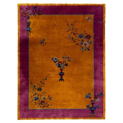 Tapis Art Déco chinois ancien en laine dorée à motifs floraux fait à la main