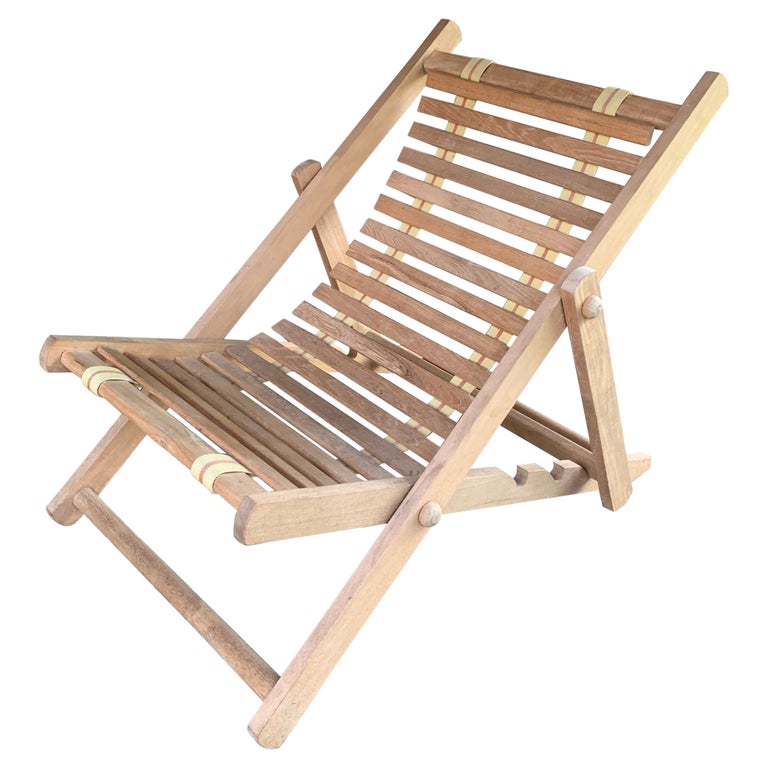 Klappbarer Loungesessel aus aufgearbeitetem Teakholz von hoher Qualität im  Angebot bei 1stDibs