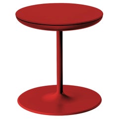 Zanotta Toi Kleiner Tisch mit roter Oberfläche und Sperrholzplatte von Salvatore Indriolo