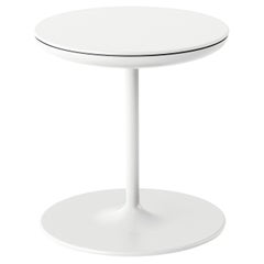 Petite table Zanotta Toi en finition blanche avec plateau en contreplaqué par Salvatore Indriolo