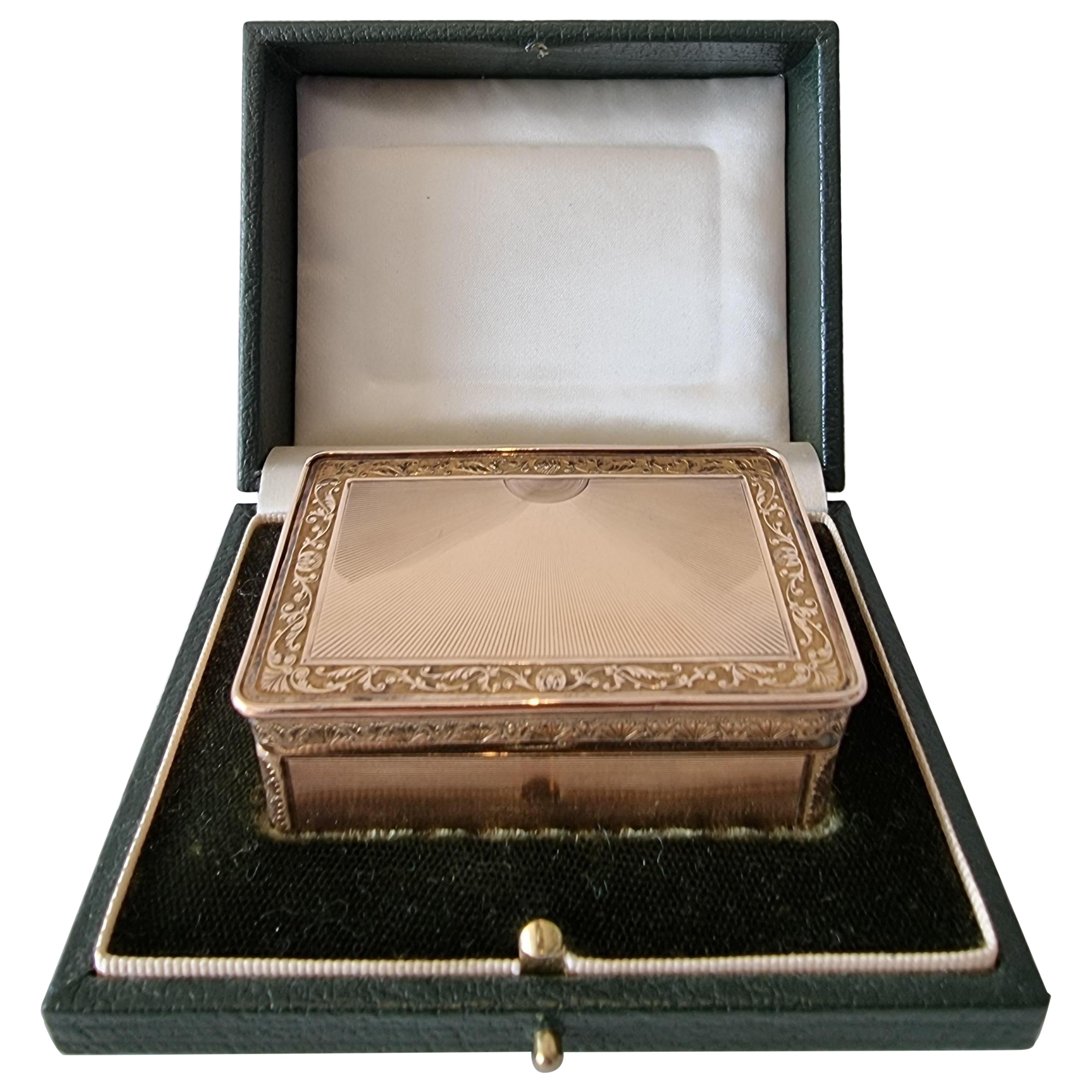 Very Early 19th Century Engine Turned Silver Gilt Musical Snuff Box For Sale