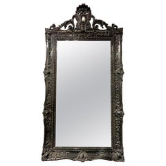 Miroir de style Louis XV français du 19ème siècle sculpté et laqué noir