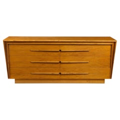 Commode en bouleau scandinave moderne d'Edmond J. Spence