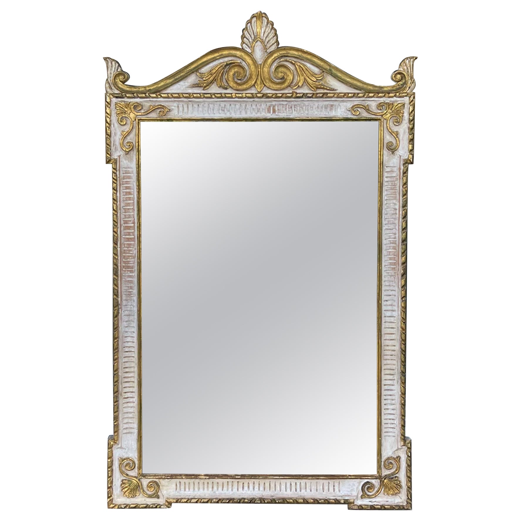Miroir à motif de coquillage sculpté en bois doré et ivoire de style Régence du milieu du siècle dernier de P. Deluca