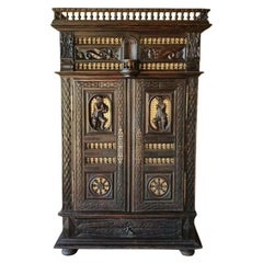 Armoire bretonne en chêne sculpté du XVIIIe siècle