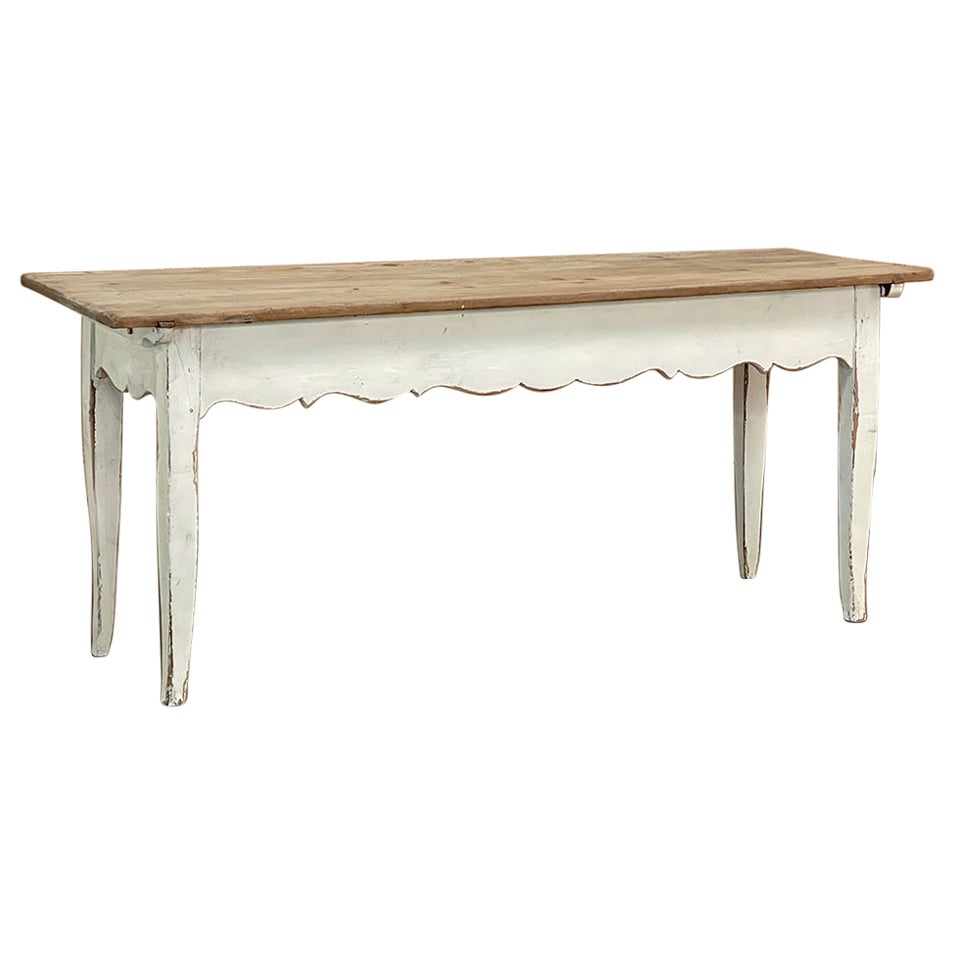 Ancienne table de canapé française peinte de style rustique avec plateau en pin rayé