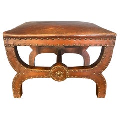 Tabouret en cuir Arts & Crafts de la fin du 19ème siècle avec garniture de tête de clou en laiton