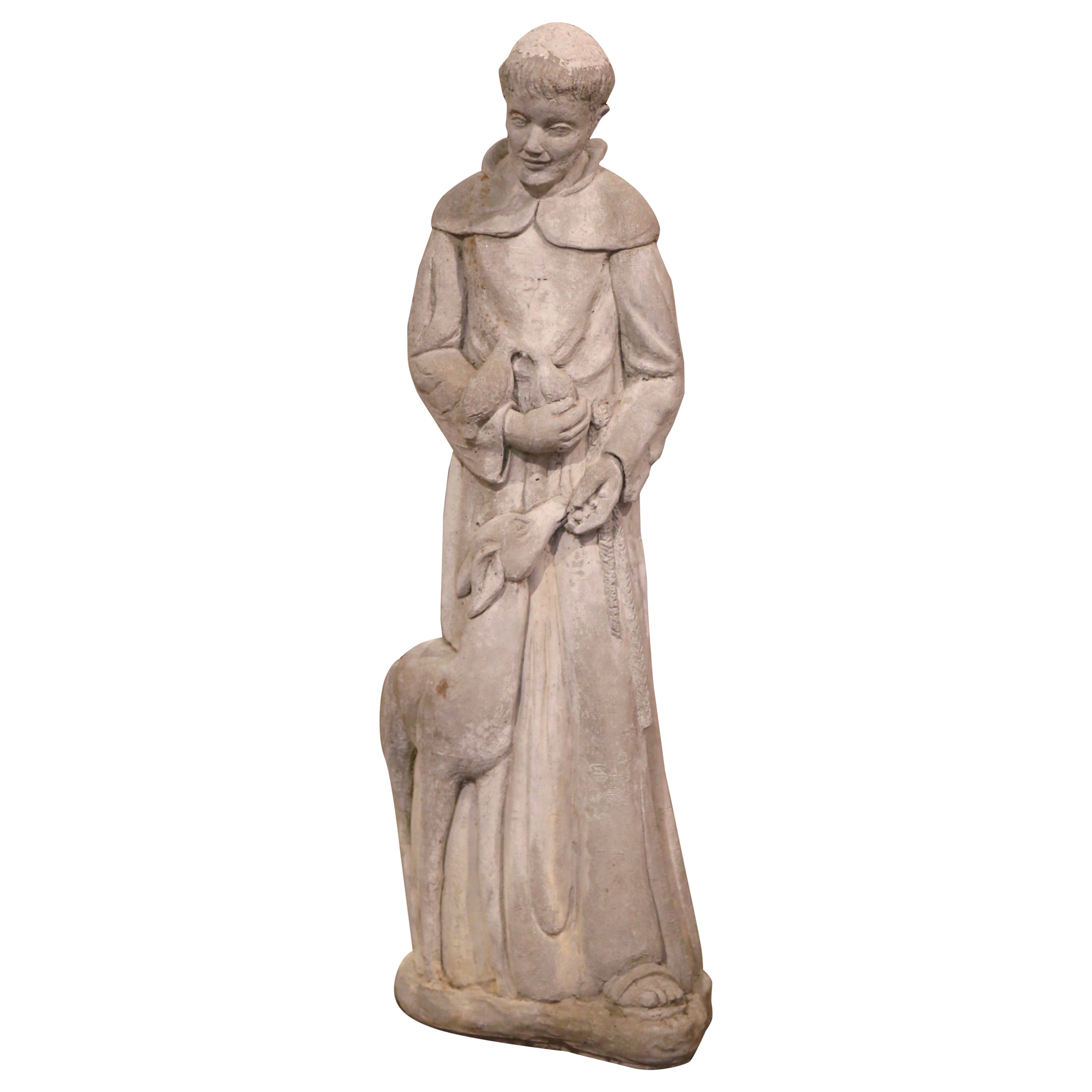 Statue française de Saint François en béton vieilli avec agneau et oiseaux, datée de 2001