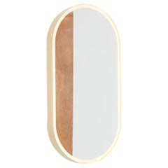 Capsula - Miroir moderne en forme de capsule éclairé avec cadre en laiton, moyen