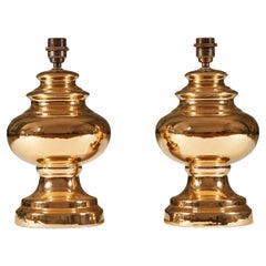 Coppia di lampade da tavolo svedesi scolpite in ceramica dorata degli anni '70