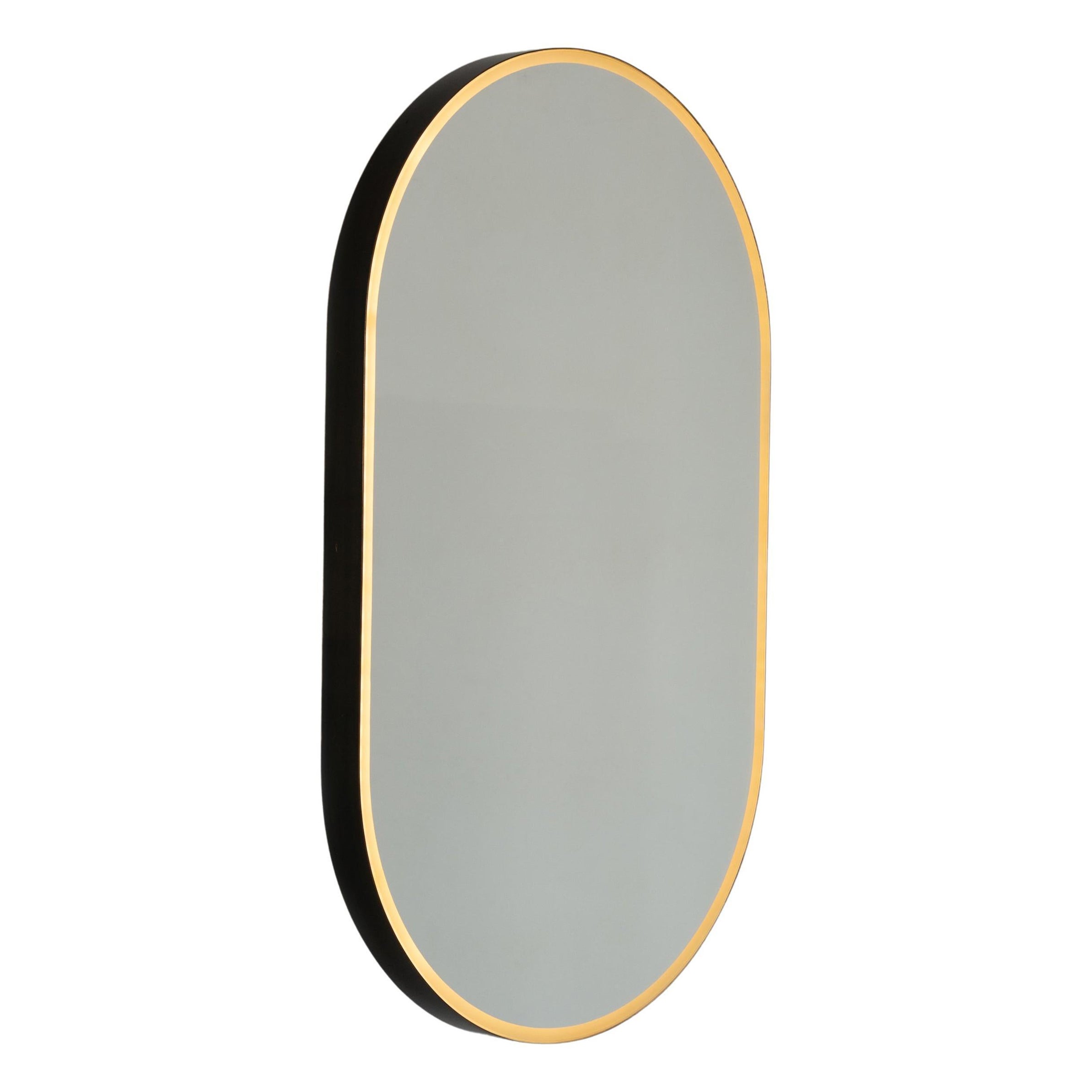 Grand miroir Capsula en forme de pilier éclairé et personnalisable, cadre en bronze patiné en vente