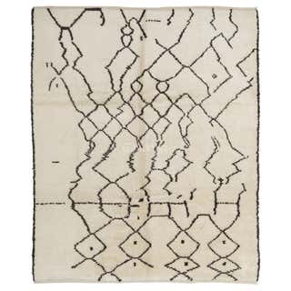 Contemporary handcrafted graphic Runner Rug in natural fiber La Fibre ...