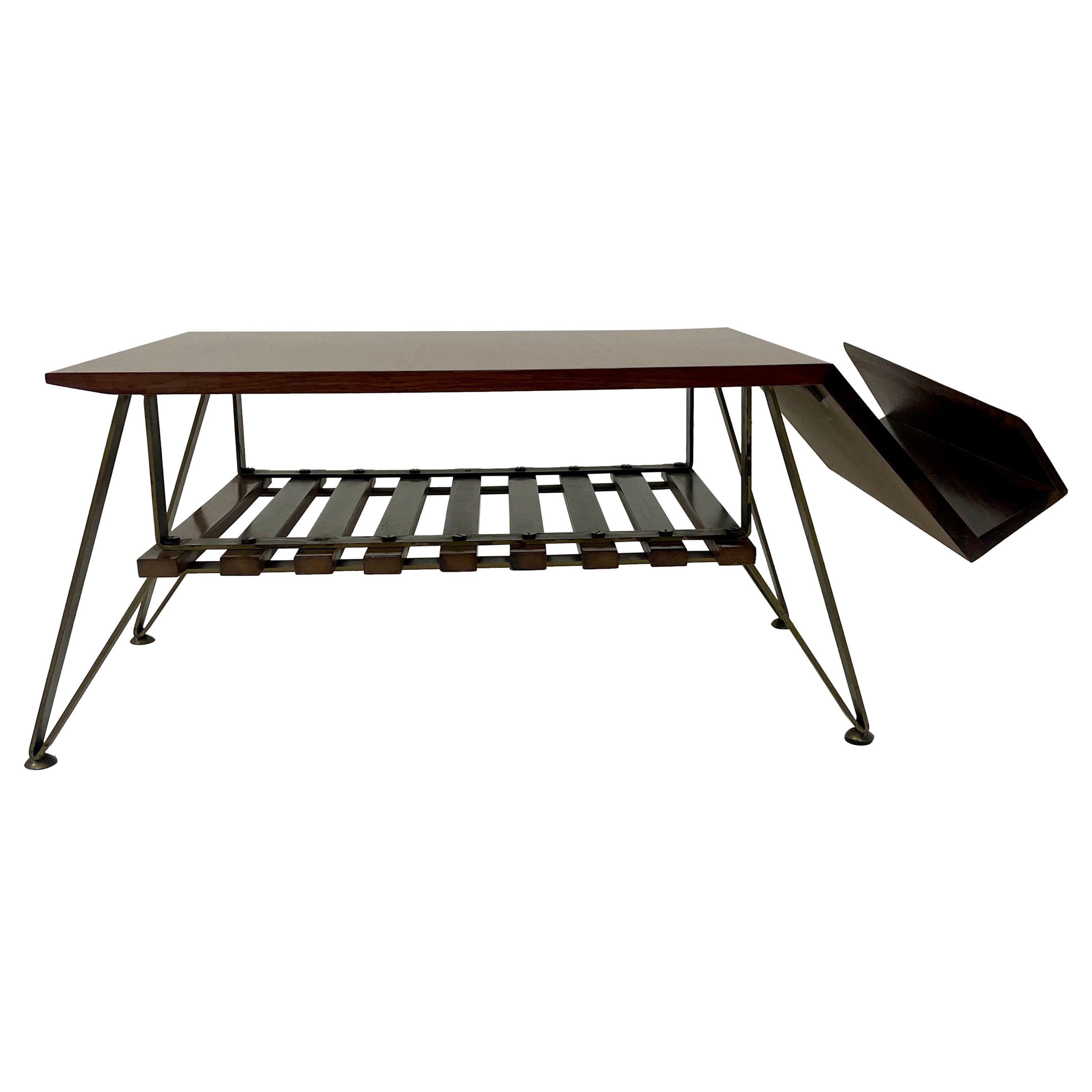 Table basse italienne moderne du milieu du siècle dernier avec porte-revues, bois et métal, 1960