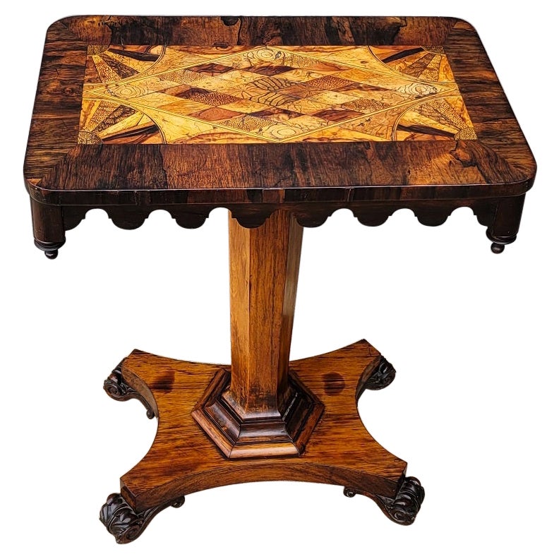 Table d'appoint en bois de style colonial britannique du début du 19e siècle
