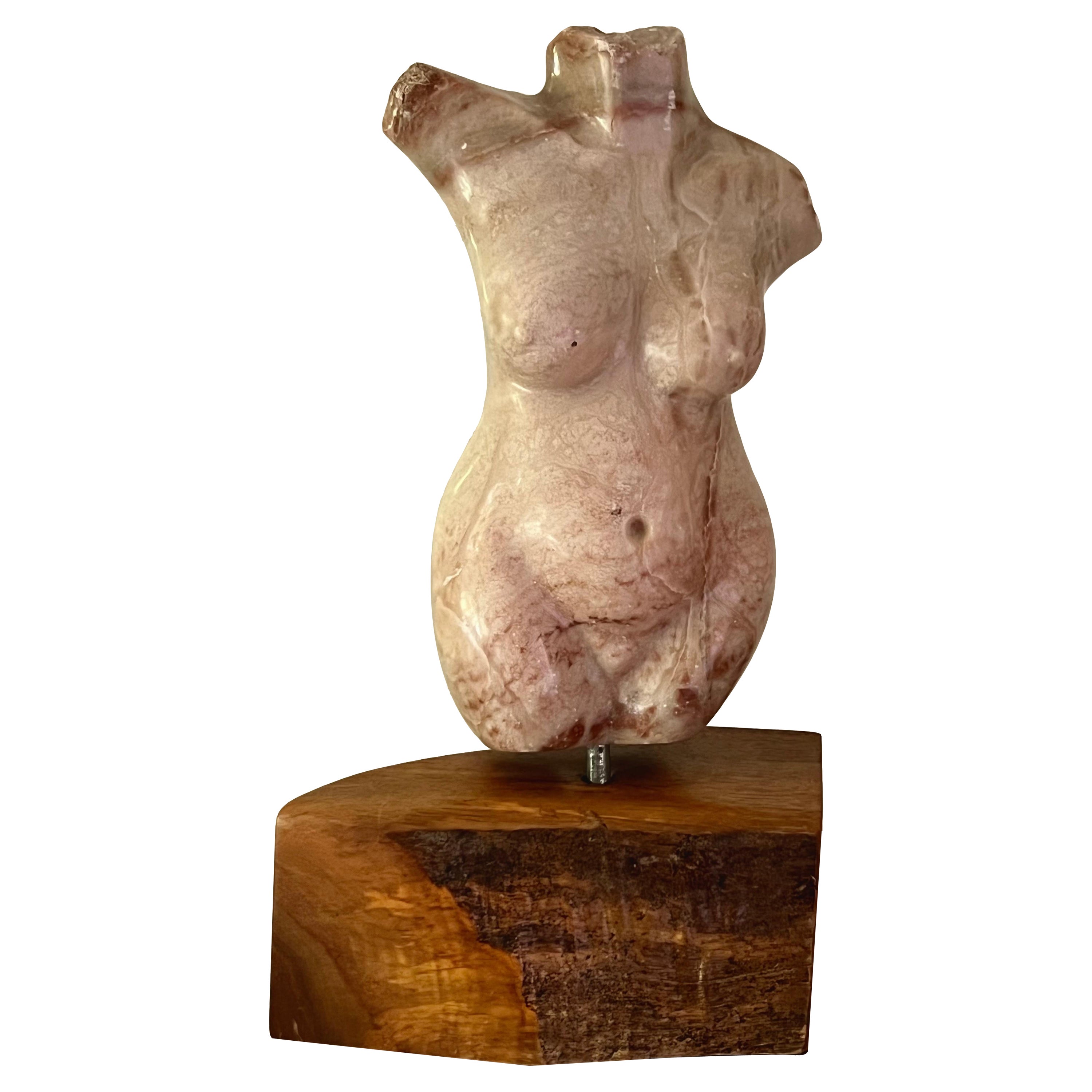 Statue italienne en marbre d'un torse de femme sur socle en teck