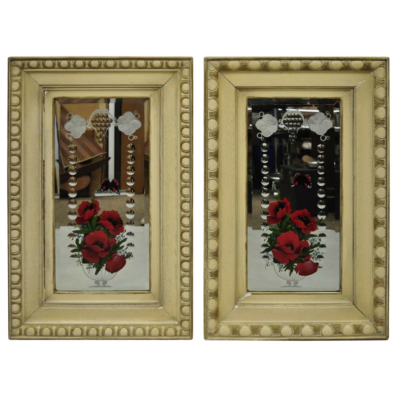 Paire de miroirs à fleurs papillons victoriens anciens en verre bullé et cadre en bois de chêne