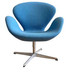 Arne Jacobsen pour Fritz Hansen Chaise Swan en bleu