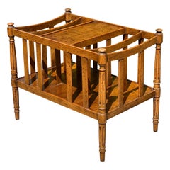 Table Canterbury vintage en ronce de noyer de style anglais par Heritage, 1970