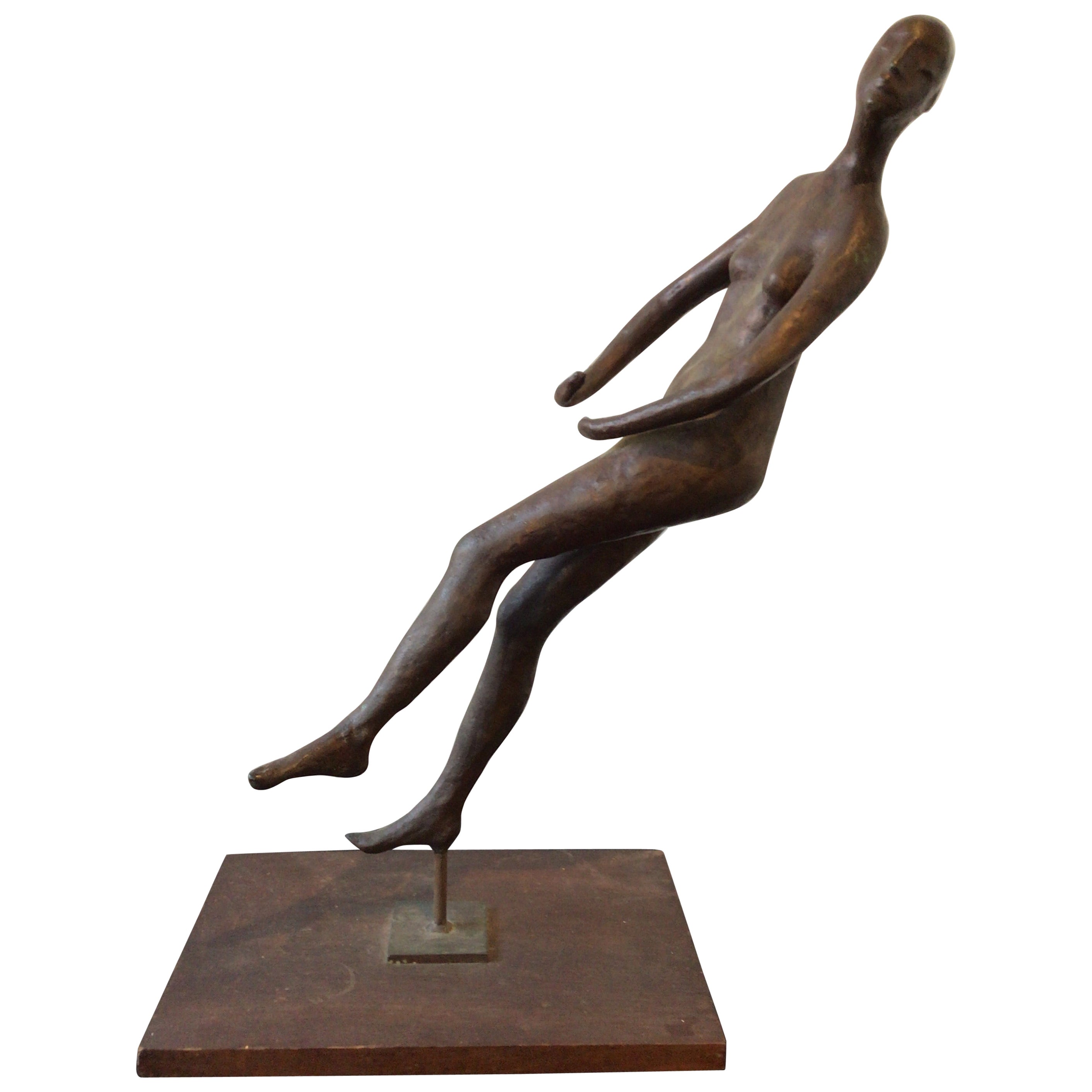 Sculpture en bronze des années 1950 d'une femme nue sur socle en bois en vente