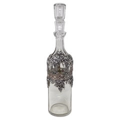 Ancienne carafe à vin en cristal américain taillé avec superposition d'argent sterling, vers 1900