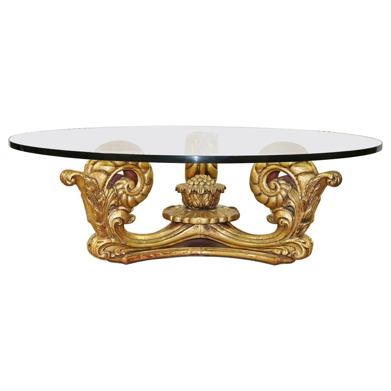 Table basse ronde de style Louis XV sculptée et dorée de qualité supérieure  en vente