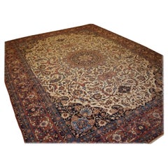 Tapis d'Ispahan ancien de grande taille au design classique