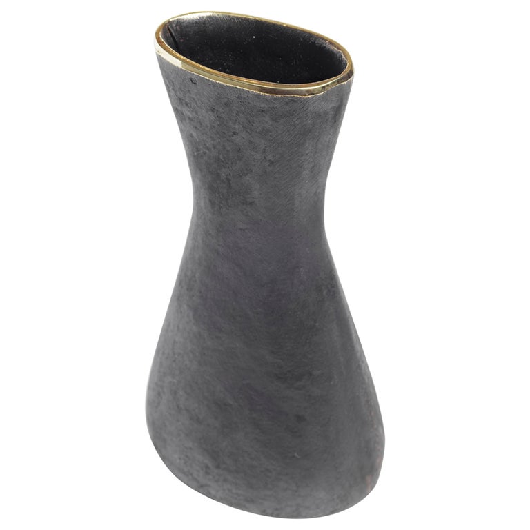 Carl Auböck #7231 "Hourglass" Vase, Austria 2022 For Sale