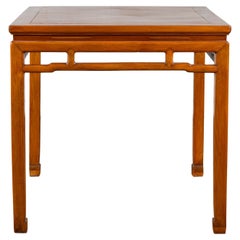 Table du XIXe siècle de la dynastie Qing avec brancards à dos de chauve-souris et pieds en sabot de cheval