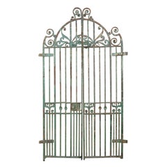 Retro An exceptional period pair of Arts & Crafts hand hammered & wrought iron gates