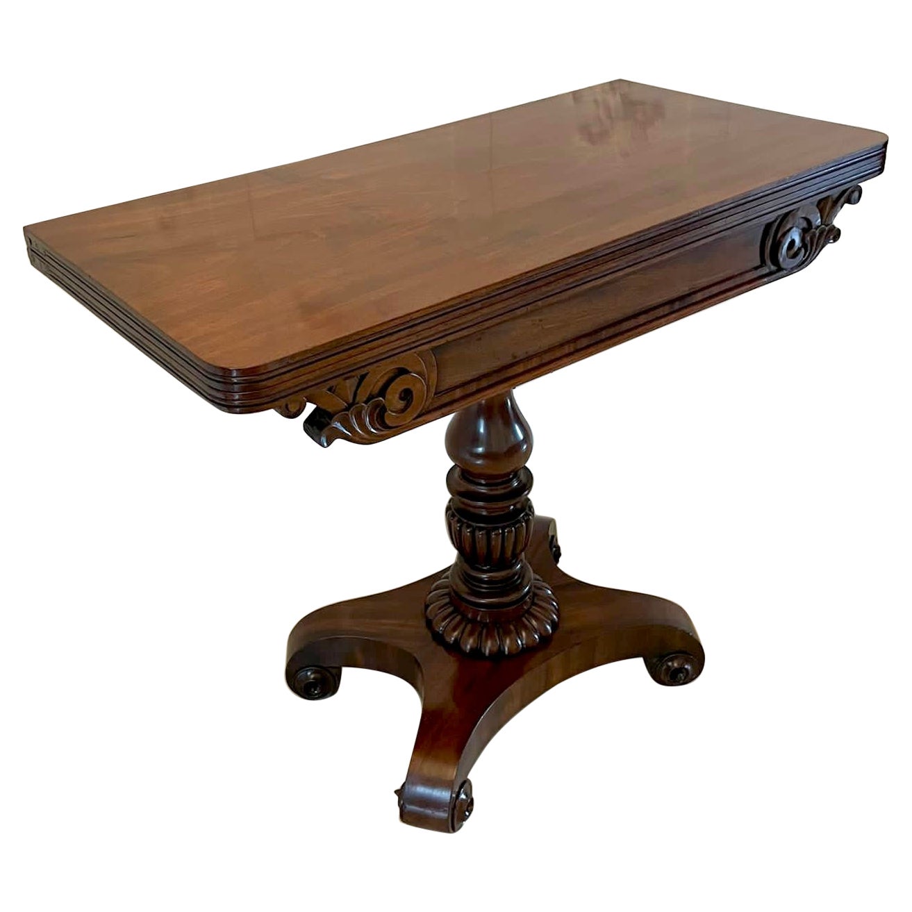 Antigua Mesa de Té de Caoba Figurada de Calidad William IV