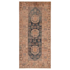 Tapis Khotan du Turkestan oriental ancien. 6 pieds 6 po. x 13 pieds 9 po.