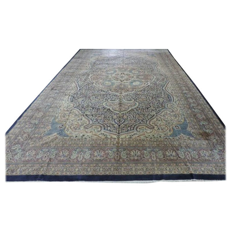 Hand Knotted Indian Amritsar Carpet with Soft Colour Palette, 10 years Old For Sale