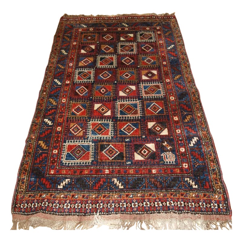 Qashqai Langer Teppich, mit sehr ungewöhnlichem Kastenmuster, typischerweise auf Kilims zu finden im Angebot