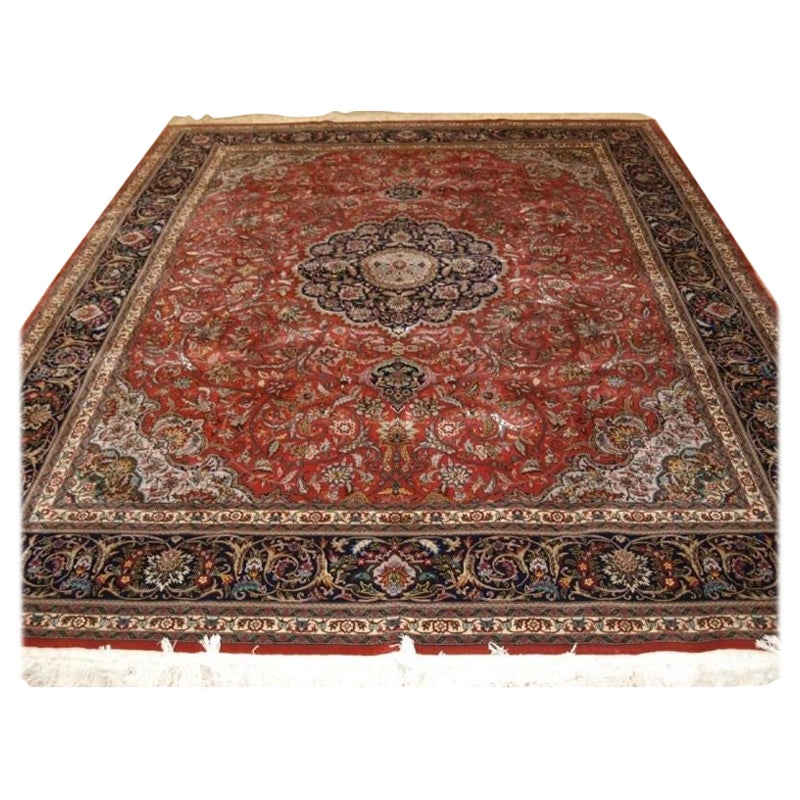 Old Isfahan Carpet of Fine Weave and Medallion Design For Sale