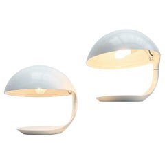 Paire de lampes de bureau blanches en résine du milieu du siècle modèle « Cobra » d'Elio Martinelli