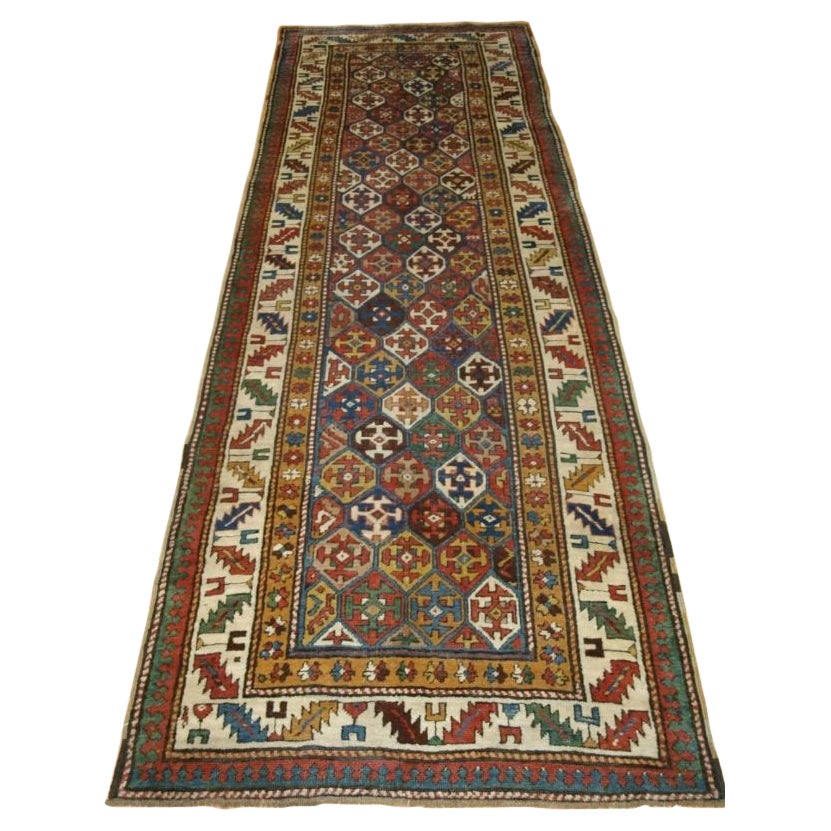 Antique chemin de table Shirvan CIRCA avec Design/One, circa 1880