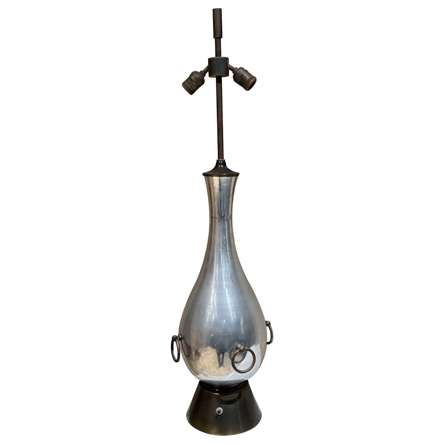 Lampe de bureau moderniste des années 1950 en aluminium sculpté et anneaux en laiton Arturo Pani Mexique en vente