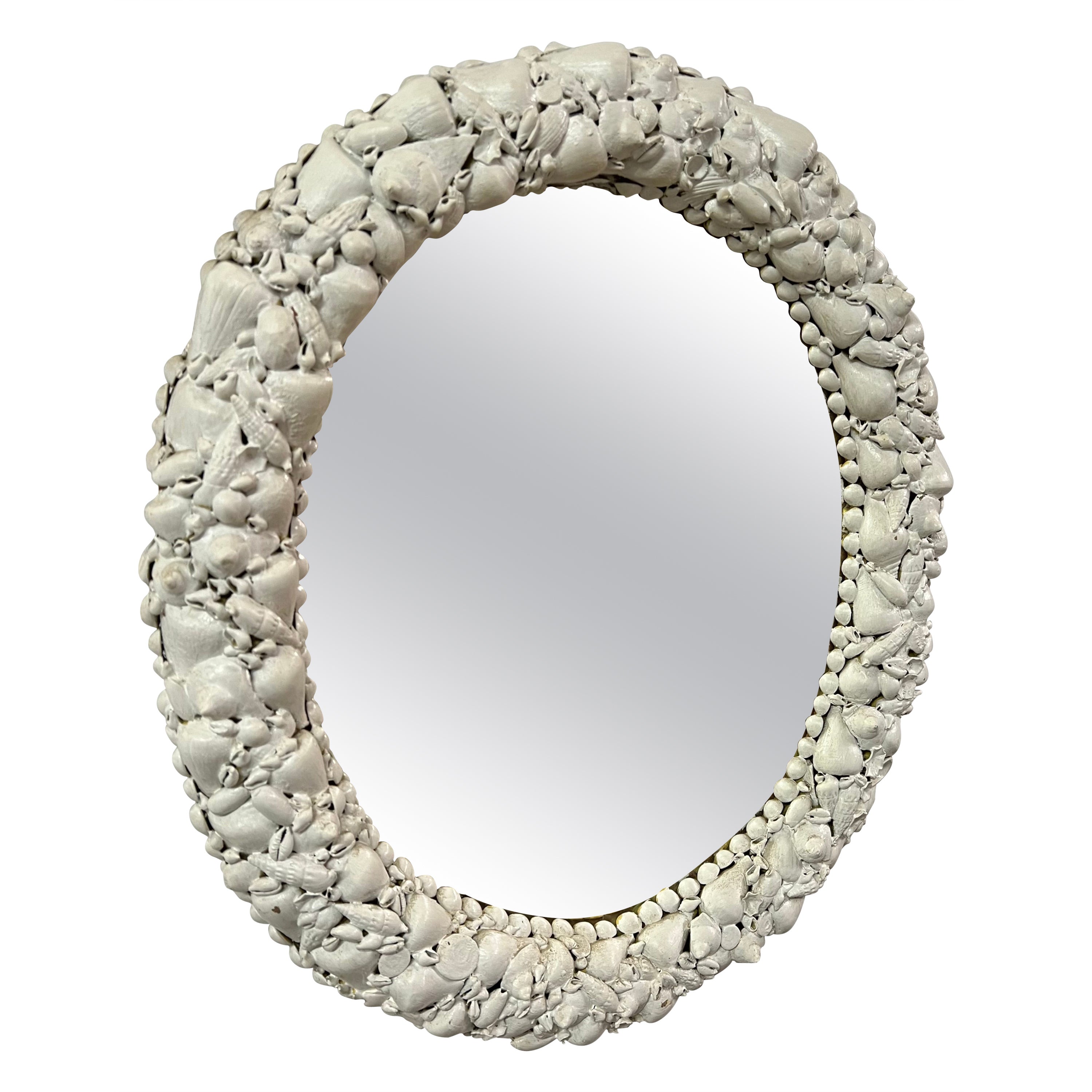 Miroir ovale en coquillage d'art populaire