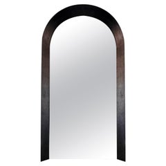 Miroir de portail en bois peint en noir de toute longueur