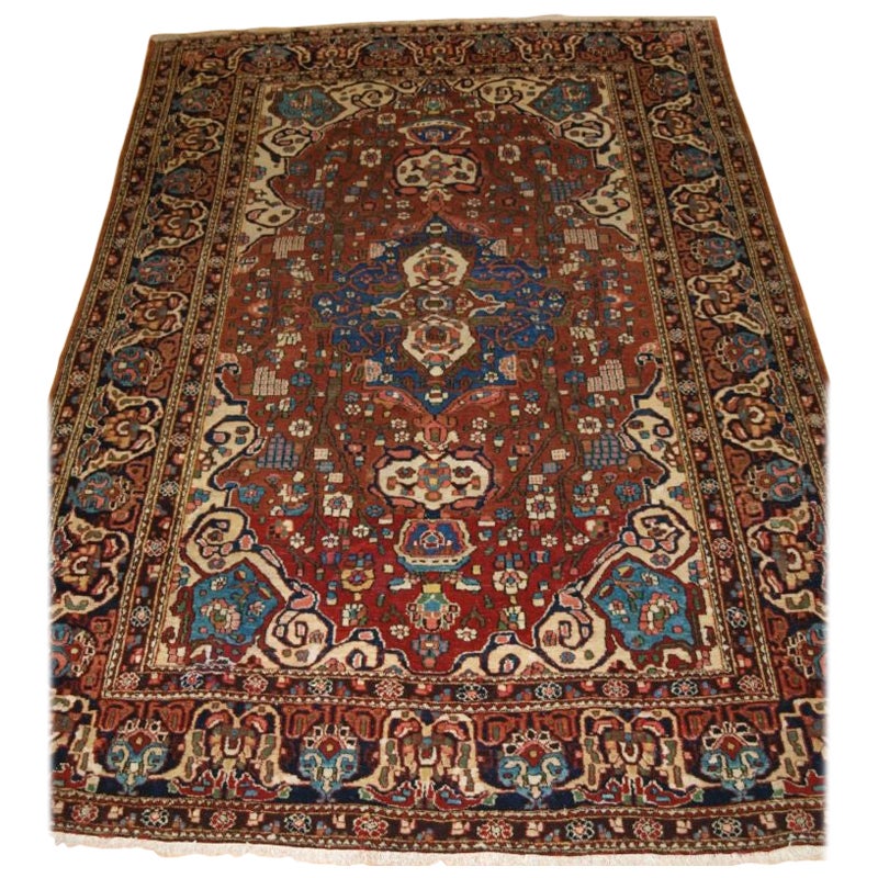 Tapis ancien d'Ispahan avec petit motif de médaillon en vente