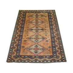 Antiker kaukasischer gebogener Teppich