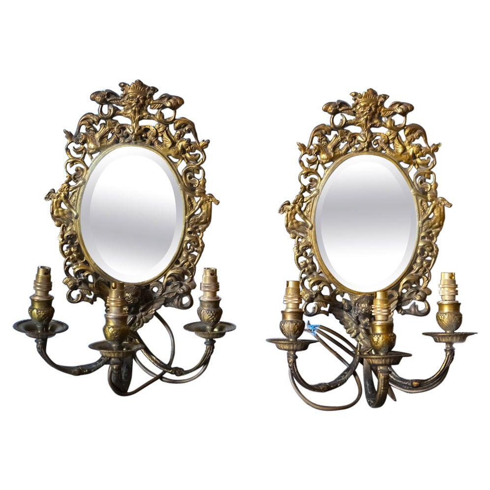 Paire de scones en miroir sculptés et dorés Fin du 19e ou début du 20e siècle en vente
