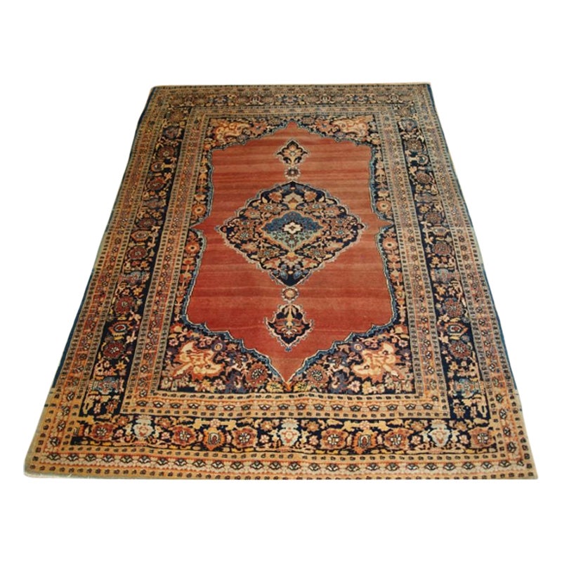 Antiker antiker Täbriz-Teppich im klassischen Design mit zentralem Medaillon im Angebot