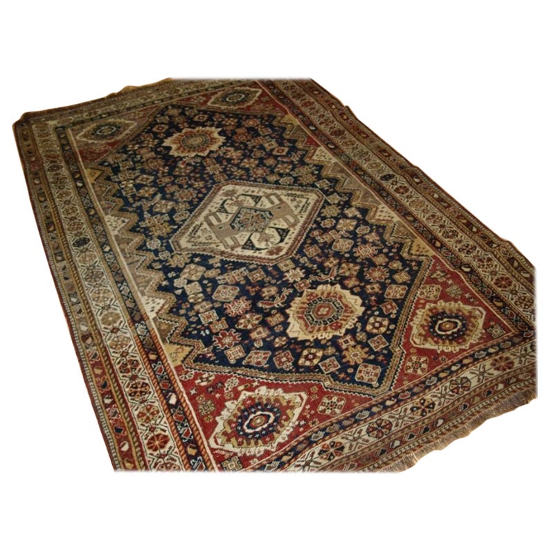 Antiker Qashqai-Teppich mit einzelnem Medaillon im Angebot