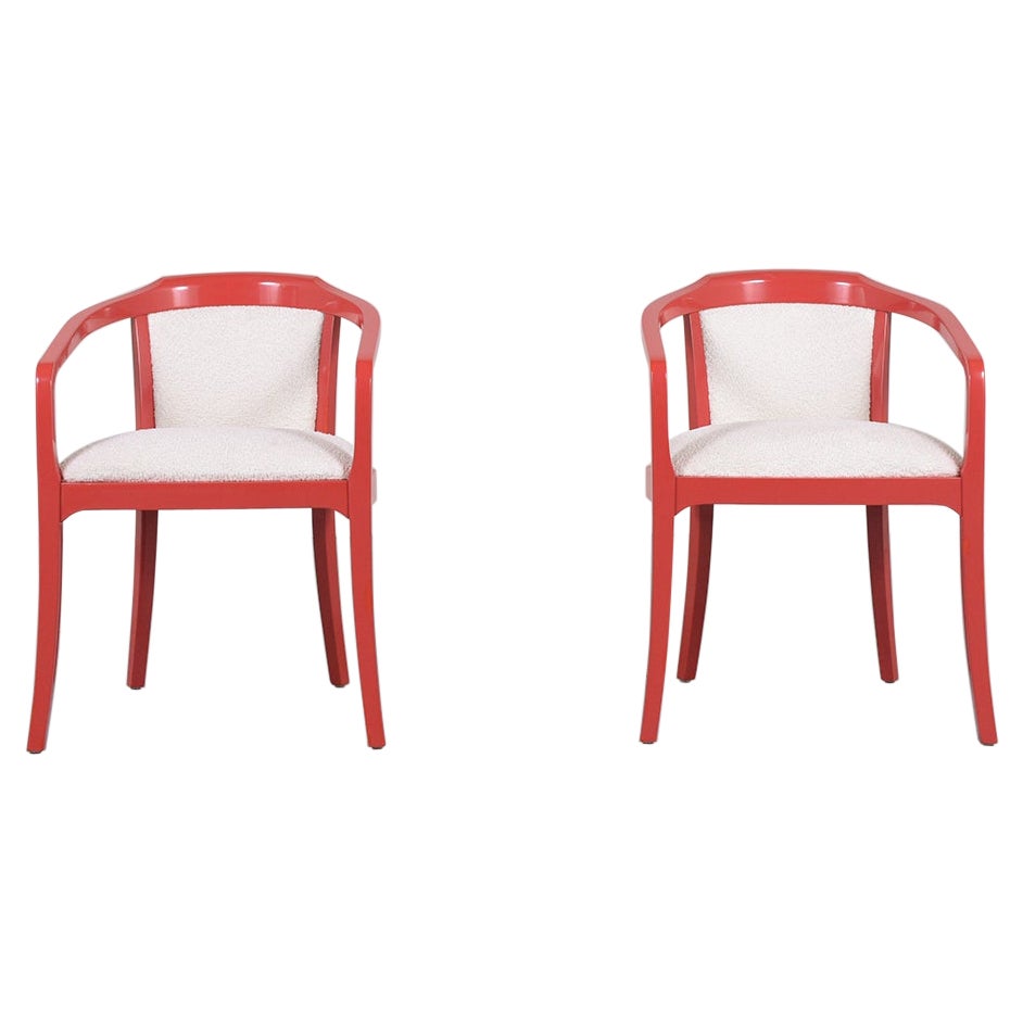 Rote lackierte Sessel mit weißen Boucle-Kissen, Mid-Century Modern, 1970er Jahre im Angebot