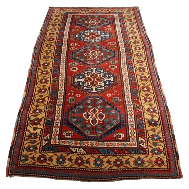 Tapis long ancien du Caucase du Sud de la région du Karabagh