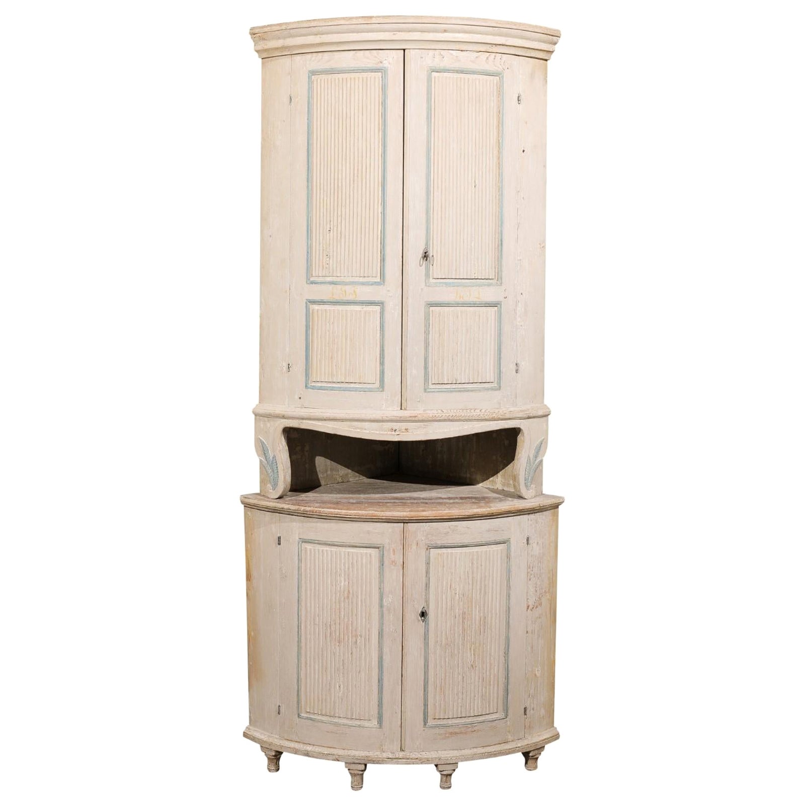 Swedish Gustavian Period 1800s Painted Corner Cabinet with Carved Foliage For Sale