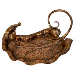 Bol/Vide-Poche à motif de feuilles de cuivre forgé à la main de style Sécession autrichienne